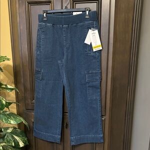 Intro. Medium Wash Phoebe Freedom Denim Pull On Capris Cargo Pants